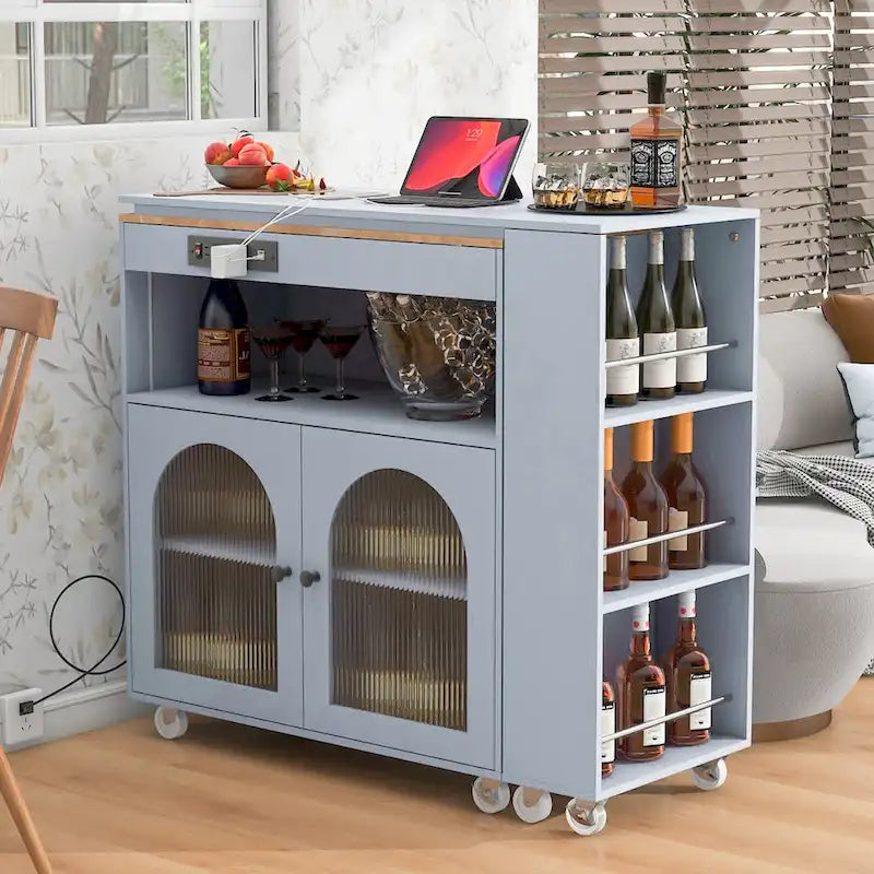 Placard-îlot de cuisine sur roulettes avec portes en verre cannelé et éclairage